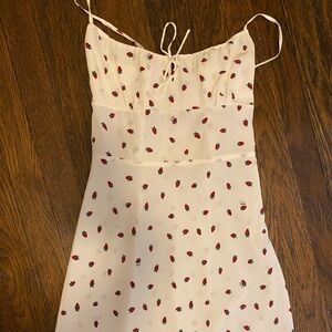 Realisation Par The Alba in White Strawberry